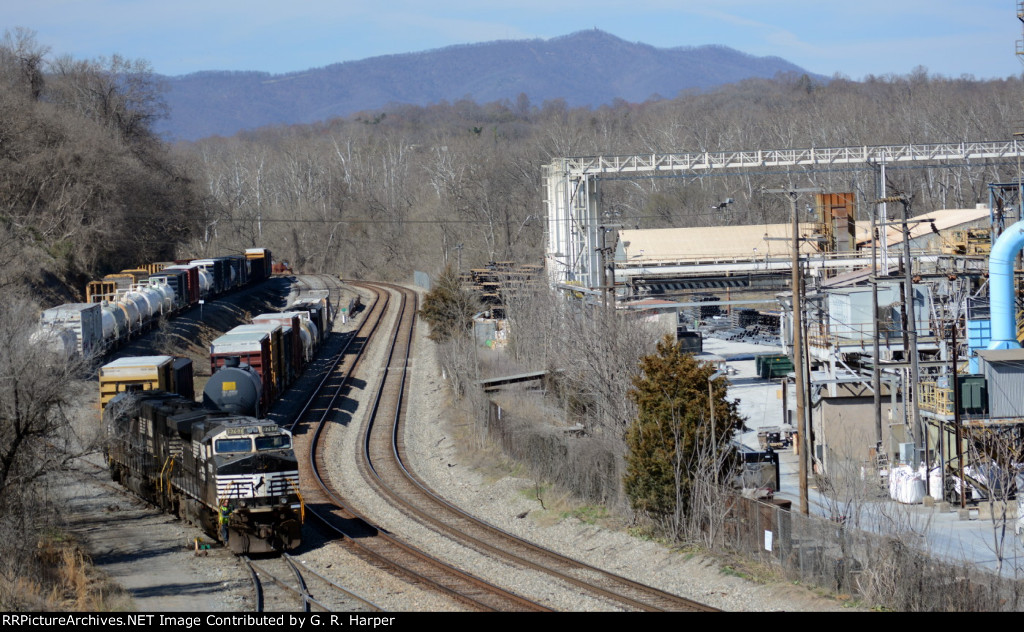 NS yard job E19 shuffles interchange cars in the yard next to CSX's James River Line.  U.S. Pipe facility is to the right.  Tobacco Row Mountain looms in the background.